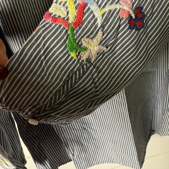 Talbots Long Sleeve Black & White Stripe with Floral Embroidery 100% Cotton Sz L - Picture 6 of 8